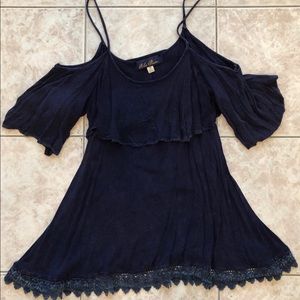 Cold Shoulder Top 🥶